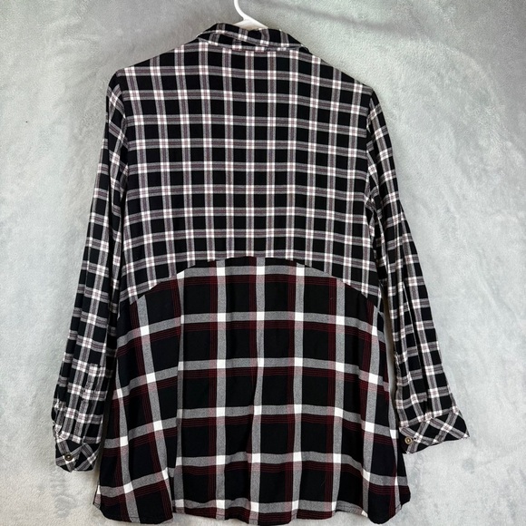beachlunchlounge Shirt Size Medium Plaid Long Sleeve Button down - Picture 4 of 4